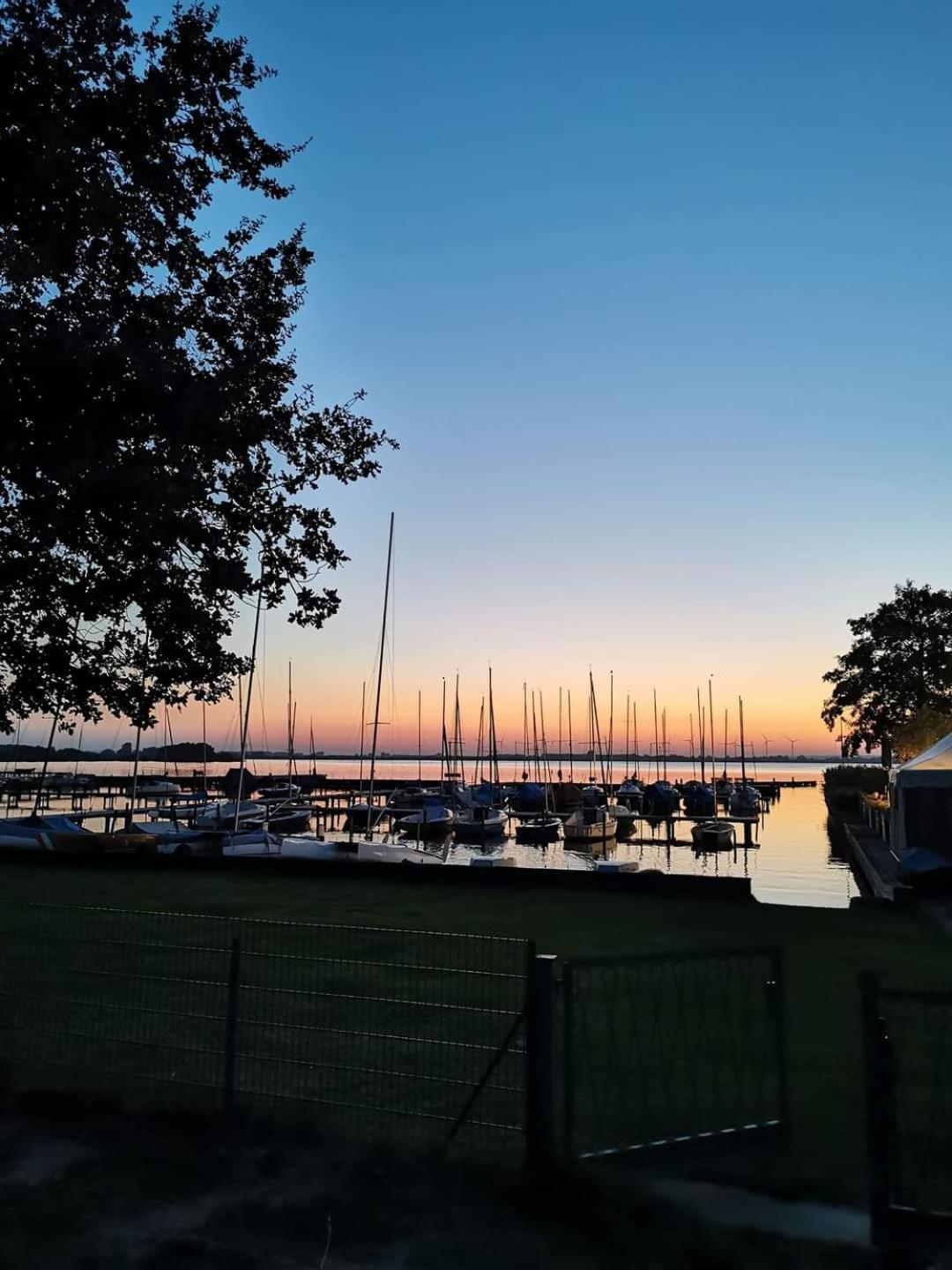 Seeliebe, 300 Meter Zum Wasser, Mit Terrasse Und Garten Lembruch Exterior photo